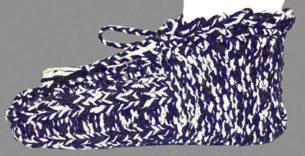 Knitted slippers in dark blue, black, white from polyester in size 38/39
